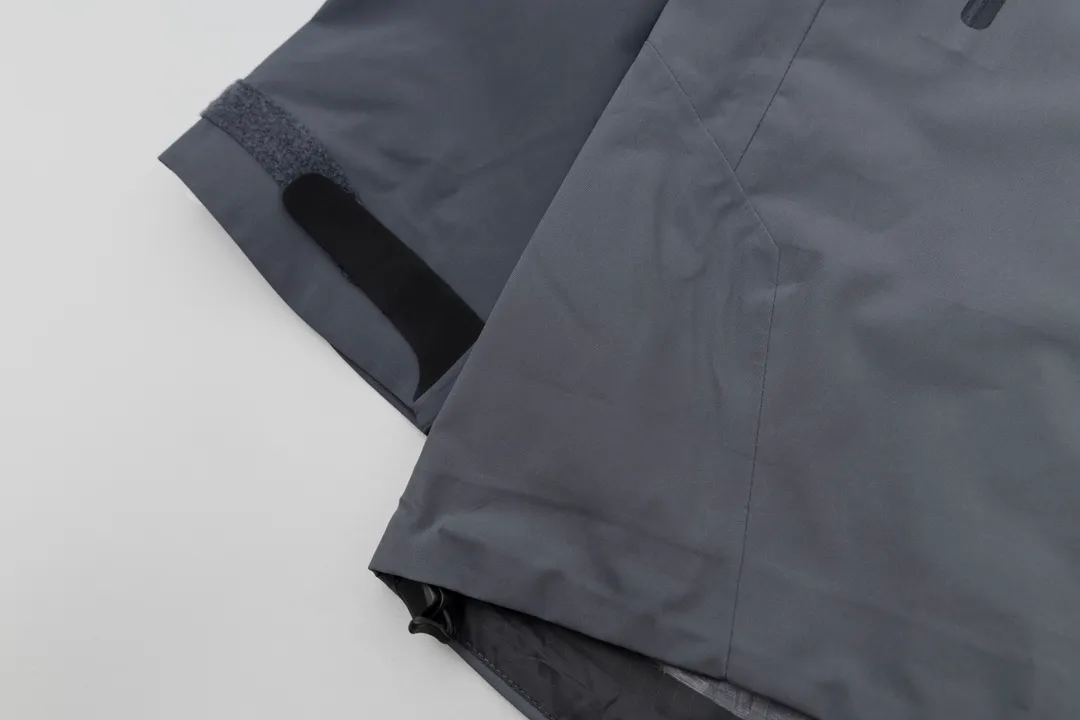 Arc'teryx Gore-tex ， ， ， 。 bluesign@ N 3LGORE-TEX ， Wear-Resistant， 、 Breathable， ， 20000 Breathable 10000 E 3D ， 3D ， ， ， Authentic YKK ， ， ， ， ， Factory ， ， ， 。 ， ， ，Lightweight ， Series ， Quality ！！